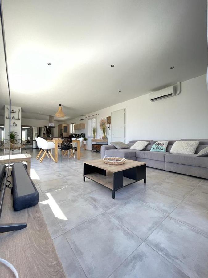 Villa Avec Piscine Cuers Exterior foto