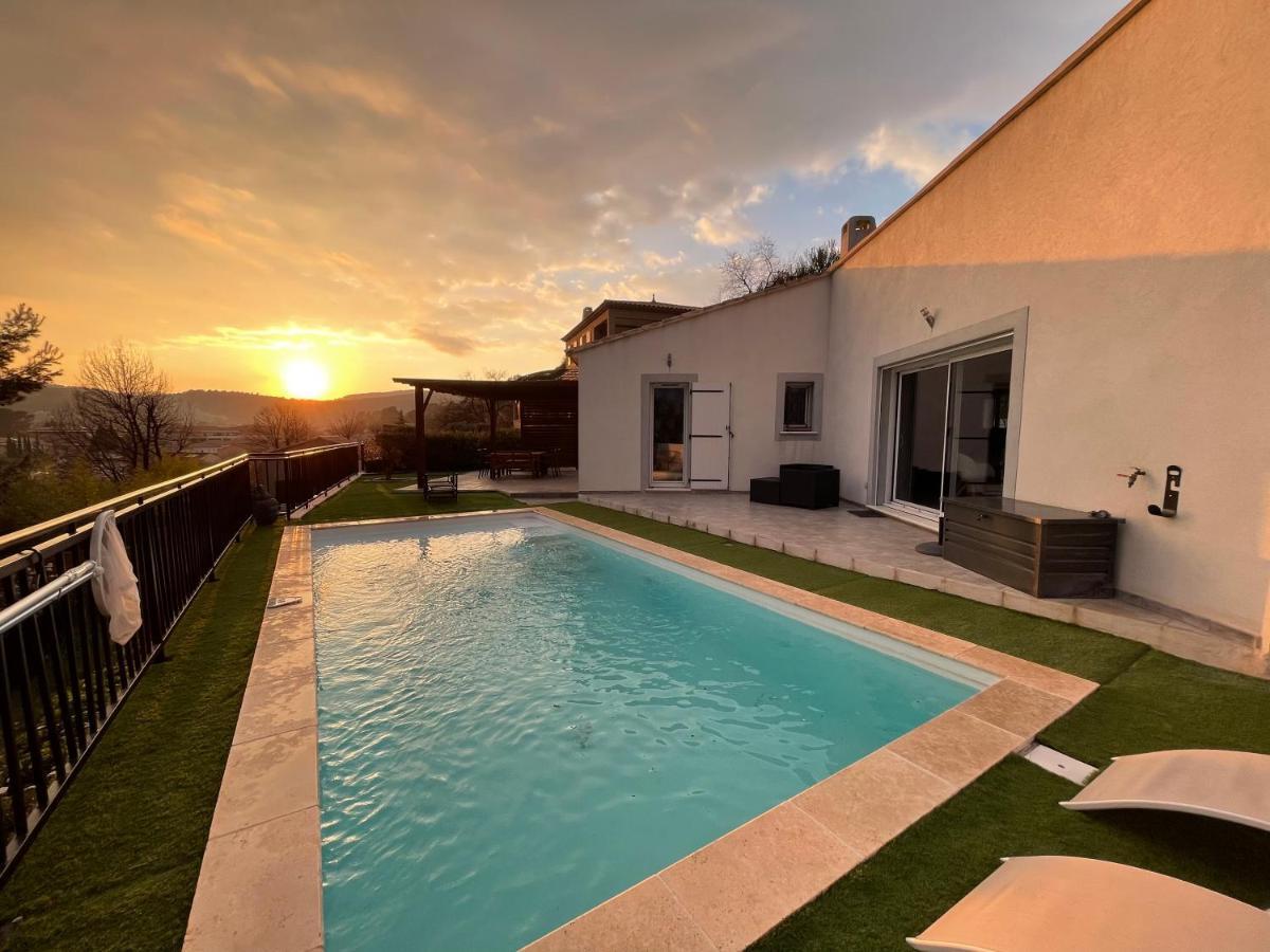 Villa Avec Piscine Cuers Exterior foto
